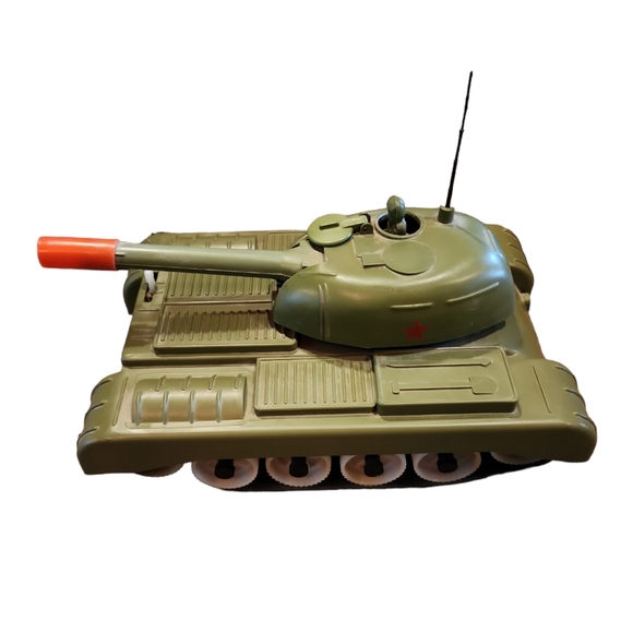 Vintage Battery Operated Battle Tank - Picture 5 of 6